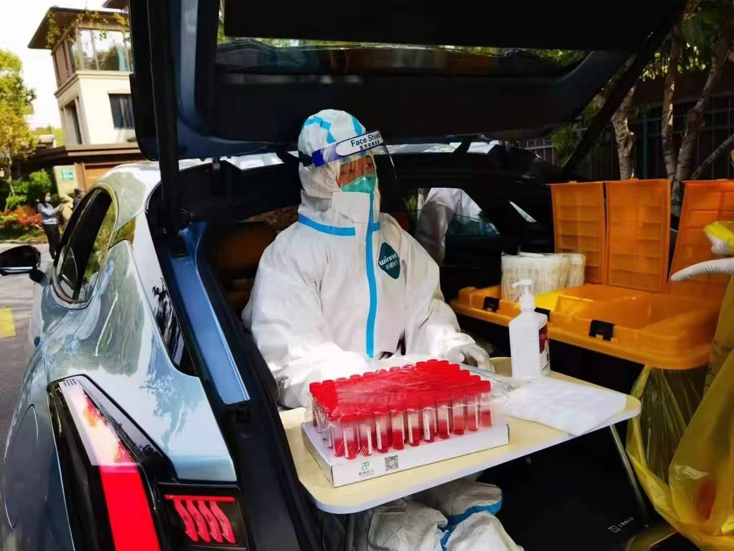 移动采样车、2米线黄框……上海核酸筛查创新连连,居民点赞休闲区蓝鸢梦想 - Www.slyday.coM 移动采样车、2米线黄框……上海核酸筛查创新连连,居民点赞休闲区蓝鸢梦想 - Www.slyday.coM