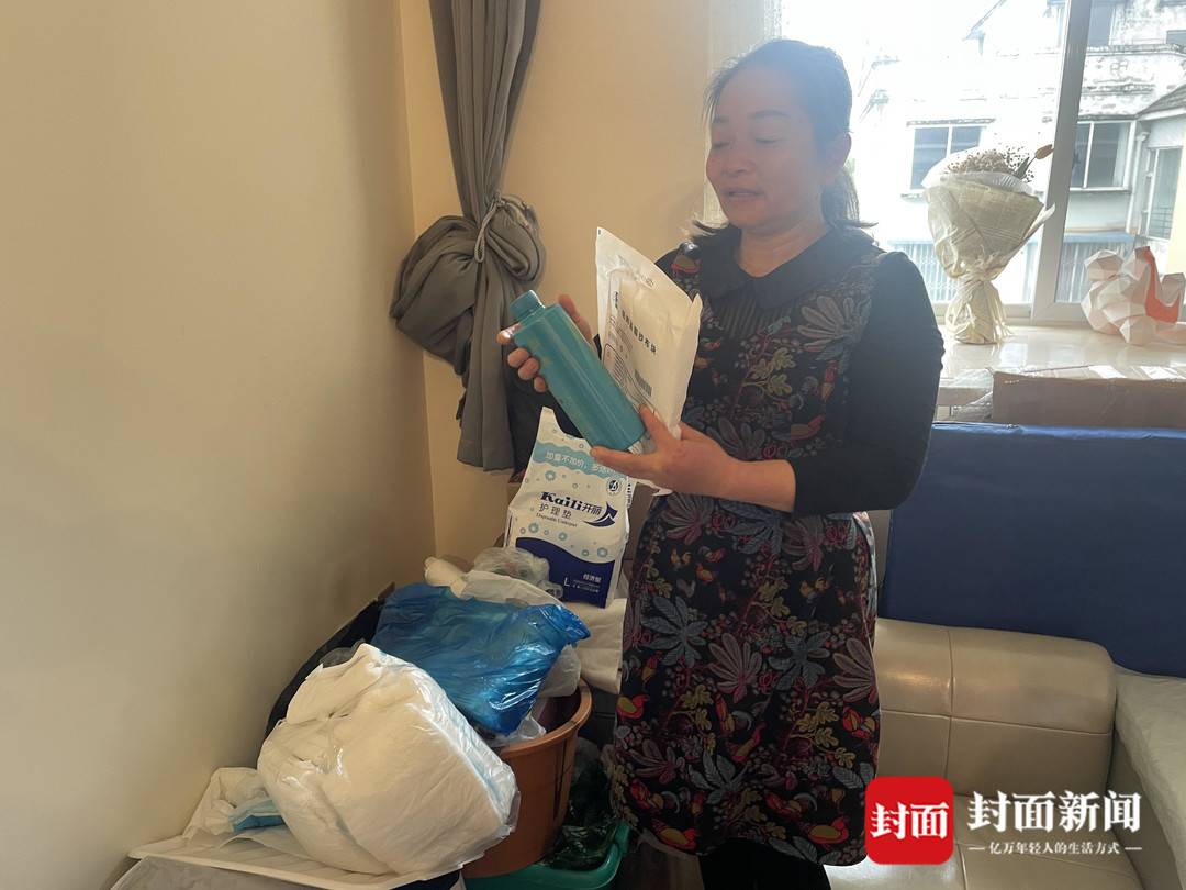 罗琼介绍，家里堆放了很多乔燕的护理用品。