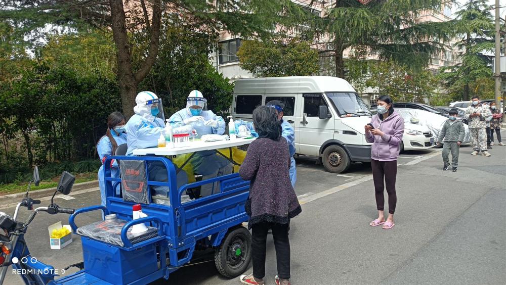 移动采样车、2米线黄框……上海核酸筛查创新连连,居民点赞休闲区蓝鸢梦想 - Www.slyday.coM 移动采样车、2米线黄框……上海核酸筛查创新连连,居民点赞休闲区蓝鸢梦想 - Www.slyday.coM