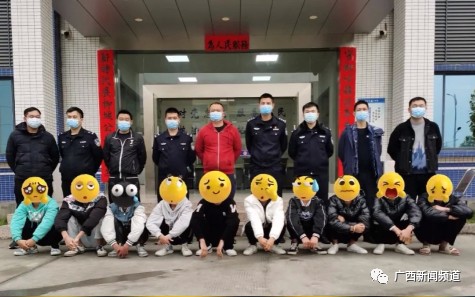 柳州街头一群“古惑仔”持棍棒殴打两男子 警方:一个都别想跑休闲区蓝鸢梦想 - Www.slyday.coM 柳州街头一群“古惑仔”持棍棒殴打两男子 警方:一个都别想跑休闲区蓝鸢梦想 - Www.slyday.coM