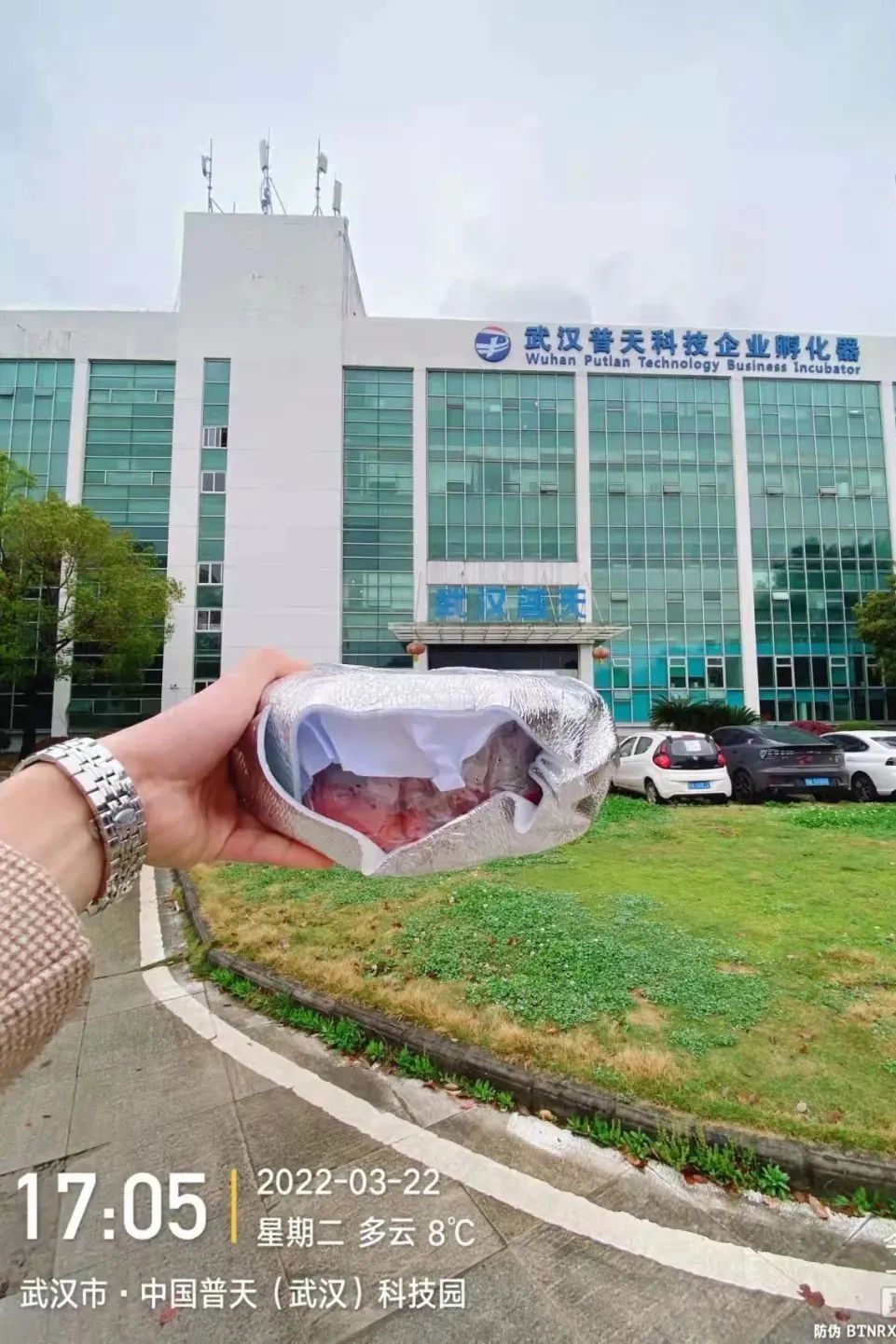 下午1点,十堰这家餐厅刚做好的虾被紧急送往武汉...休闲区蓝鸢梦想 - Www.slyday.coM 下午1点,十堰这家餐厅刚做好的虾被紧急送往武汉...休闲区蓝鸢梦想 - Www.slyday.coM