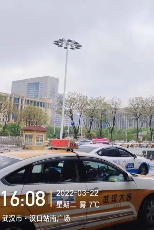 下午1点,十堰这家餐厅刚做好的虾被紧急送往武汉...休闲区蓝鸢梦想 - Www.slyday.coM 下午1点,十堰这家餐厅刚做好的虾被紧急送往武汉...休闲区蓝鸢梦想 - Www.slyday.coM