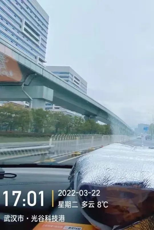 下午1点,十堰这家餐厅刚做好的虾被紧急送往武汉...休闲区蓝鸢梦想 - Www.slyday.coM 下午1点,十堰这家餐厅刚做好的虾被紧急送往武汉...休闲区蓝鸢梦想 - Www.slyday.coM