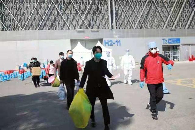 出院了!上海世博方舱200多名患者今天出院休闲区蓝鸢梦想 - Www.slyday.coM 出院了!上海世博方舱200多名患者今天出院休闲区蓝鸢梦想 - Www.slyday.coM