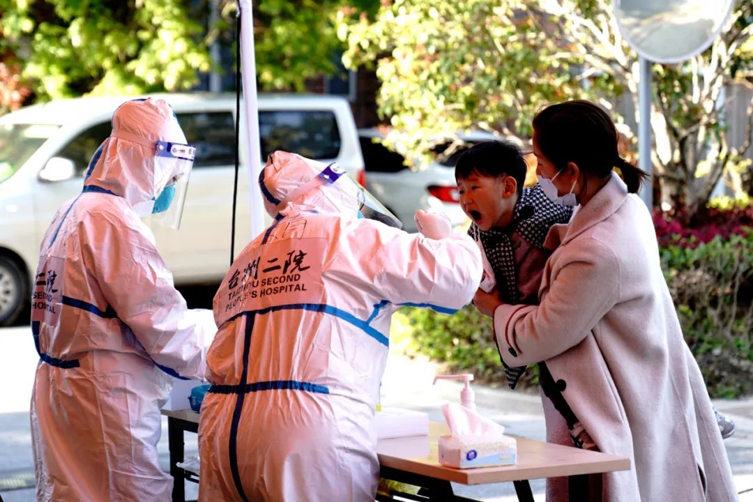 上海全市核酸检测!万名医护驰援 军队驰援休闲区蓝鸢梦想 - Www.slyday.coM 上海全市核酸检测!万名医护驰援 军队驰援休闲区蓝鸢梦想 - Www.slyday.coM