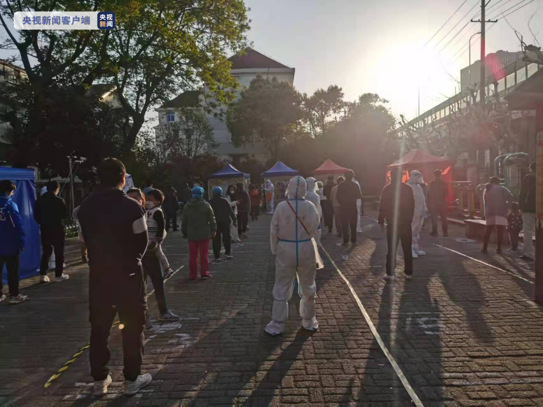 不漏一户,不落一人 直击上海老龄社区核酸检测现场休闲区蓝鸢梦想 - Www.slyday.coM 不漏一户,不落一人 直击上海老龄社区核酸检测现场休闲区蓝鸢梦想 - Www.slyday.coM