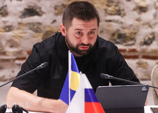 当地时间2022年3月29日，土耳其伊斯坦布尔，阿拉哈米亚在第五轮俄乌谈判上。图自澎湃影像