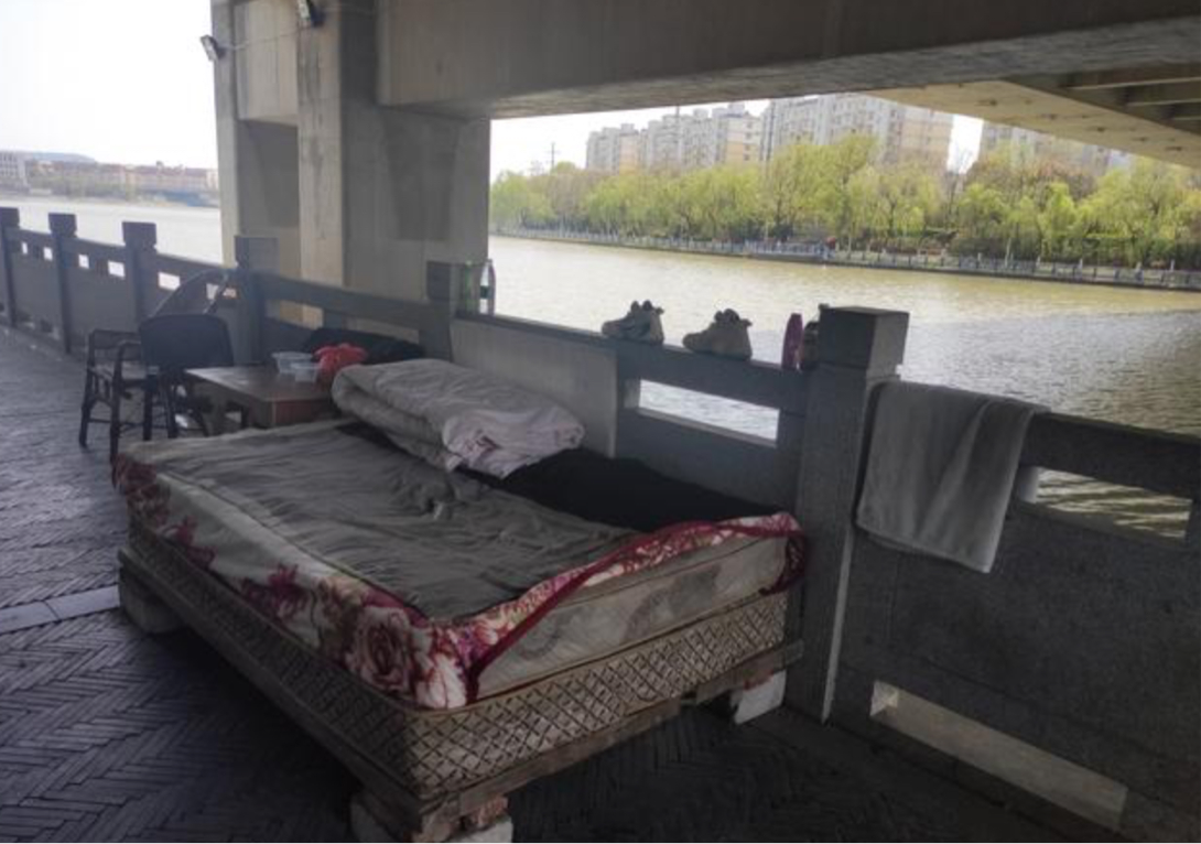 男子在桥洞下定居,决定不娶妻不买房,网友:实在是羡慕休闲区蓝鸢梦想 - Www.slyday.coM 男子在桥洞下定居,决定不娶妻不买房,网友:实在是羡慕休闲区蓝鸢梦想 - Www.slyday.coM