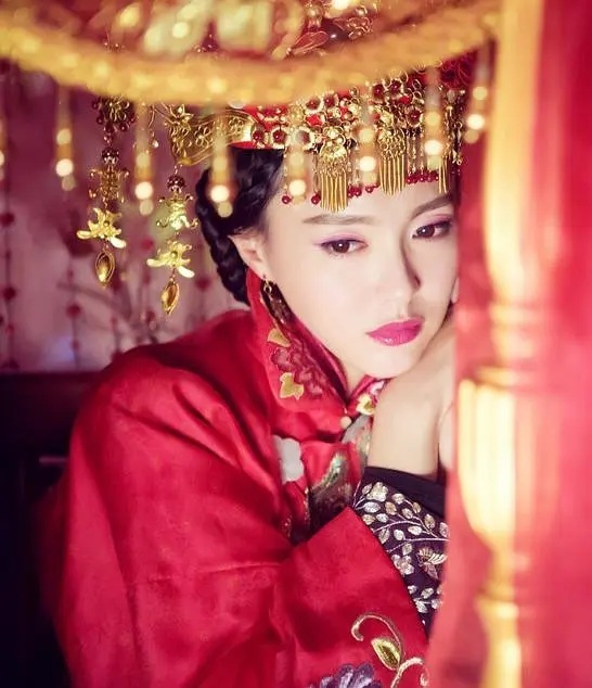 李易峰唐嫣主演的《活色生香》将于<a href=