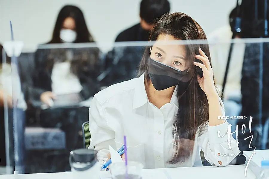 金喜善新剧开播，44岁仍是<a href=