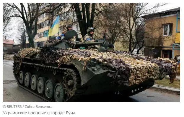 在布查市的乌克兰士兵 图源：路透社