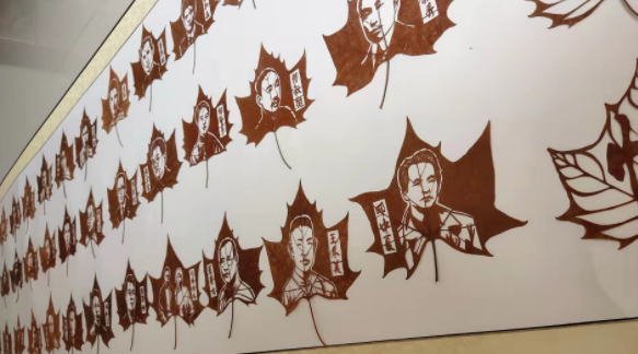 致敬先烈!“90后”小伙用树叶雕出了一片“英烈纪念林”休闲区蓝鸢梦想 - Www.slyday.coM 致敬先烈!“90后”小伙用树叶雕出了一片“英烈纪念林”休闲区蓝鸢梦想 - Www.slyday.coM