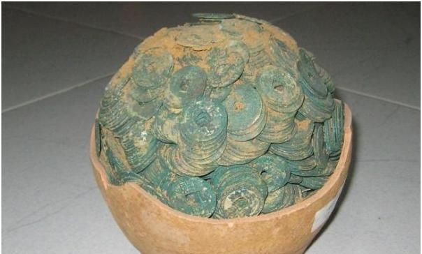 越南男子收集200个国家上万种古币，其中有20多公斤中国铜钱