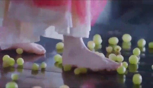 女孩胖被同学嘲笑，决心丢掉零食努力健身，减完肥瞬间变成班花 ▶