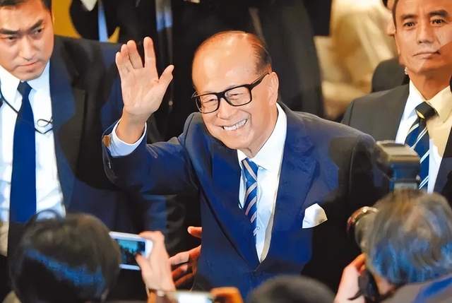 李嘉诚的财富构成 c76c-53d60cb2032b66b4a05b6786ce06b7cc.jpg