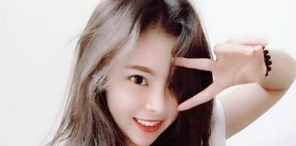 还记得长江7号里的富二代“蛋挞头”吗？长大后原来也是女神（长江7号有钱小孩）