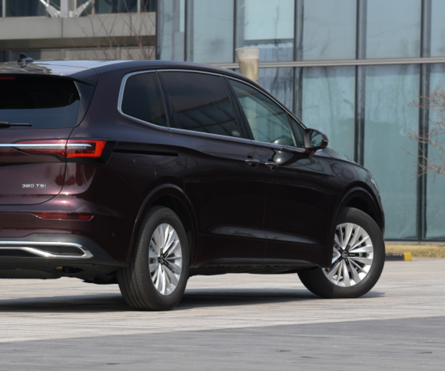 都说买车要一步到位,这话没毛病,毕竟车不像衣服可以总换休闲区蓝鸢梦想 - Www.slyday.coM 都说买车要一步到位,这话没毛病,毕竟车不像衣服可以总换休闲区蓝鸢梦想 - Www.slyday.coM