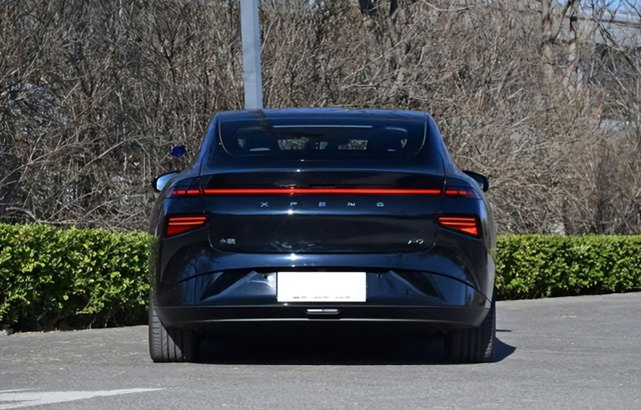 小鹏P7,全车丹拿音响两个天窗,极限续航706KM,关键有性能版休闲区蓝鸢梦想 - Www.slyday.coM 小鹏P7,全车丹拿音响两个天窗,极限续航706KM,关键有性能版休闲区蓝鸢梦想 - Www.slyday.coM