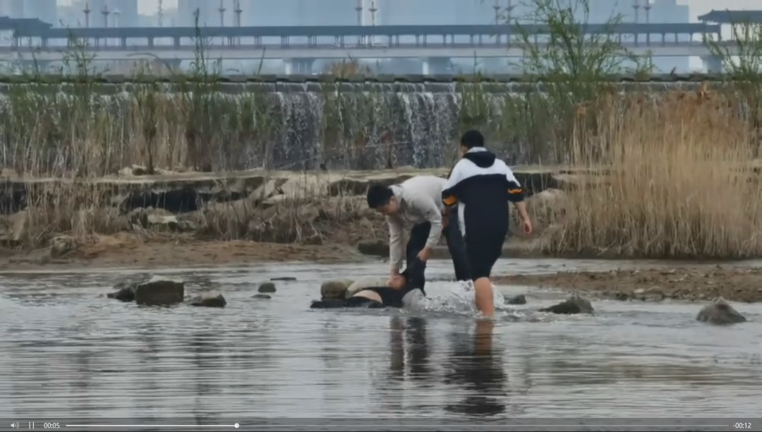 莒县14岁男孩意外落水,多亏他挺身相救!休闲区蓝鸢梦想 - Www.slyday.coM 莒县14岁男孩意外落水,多亏他挺身相救!休闲区蓝鸢梦想 - Www.slyday.coM