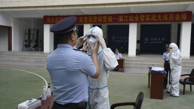 图片直击!湛江边检站全警实战大练兵会操休闲区蓝鸢梦想 - Www.slyday.coM 图片直击!湛江边检站全警实战大练兵会操休闲区蓝鸢梦想 - Www.slyday.coM