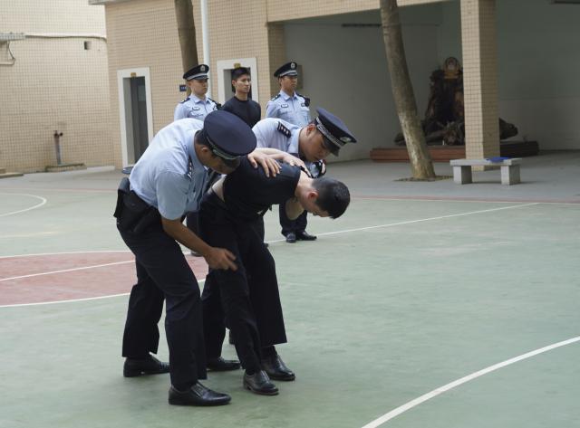 图片直击!湛江边检站全警实战大练兵会操休闲区蓝鸢梦想 - Www.slyday.coM 图片直击!湛江边检站全警实战大练兵会操休闲区蓝鸢梦想 - Www.slyday.coM