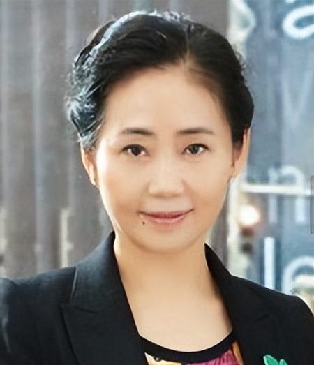 江苏常州女首富周晓萍创业靠白手起家被誉为中国车灯女王