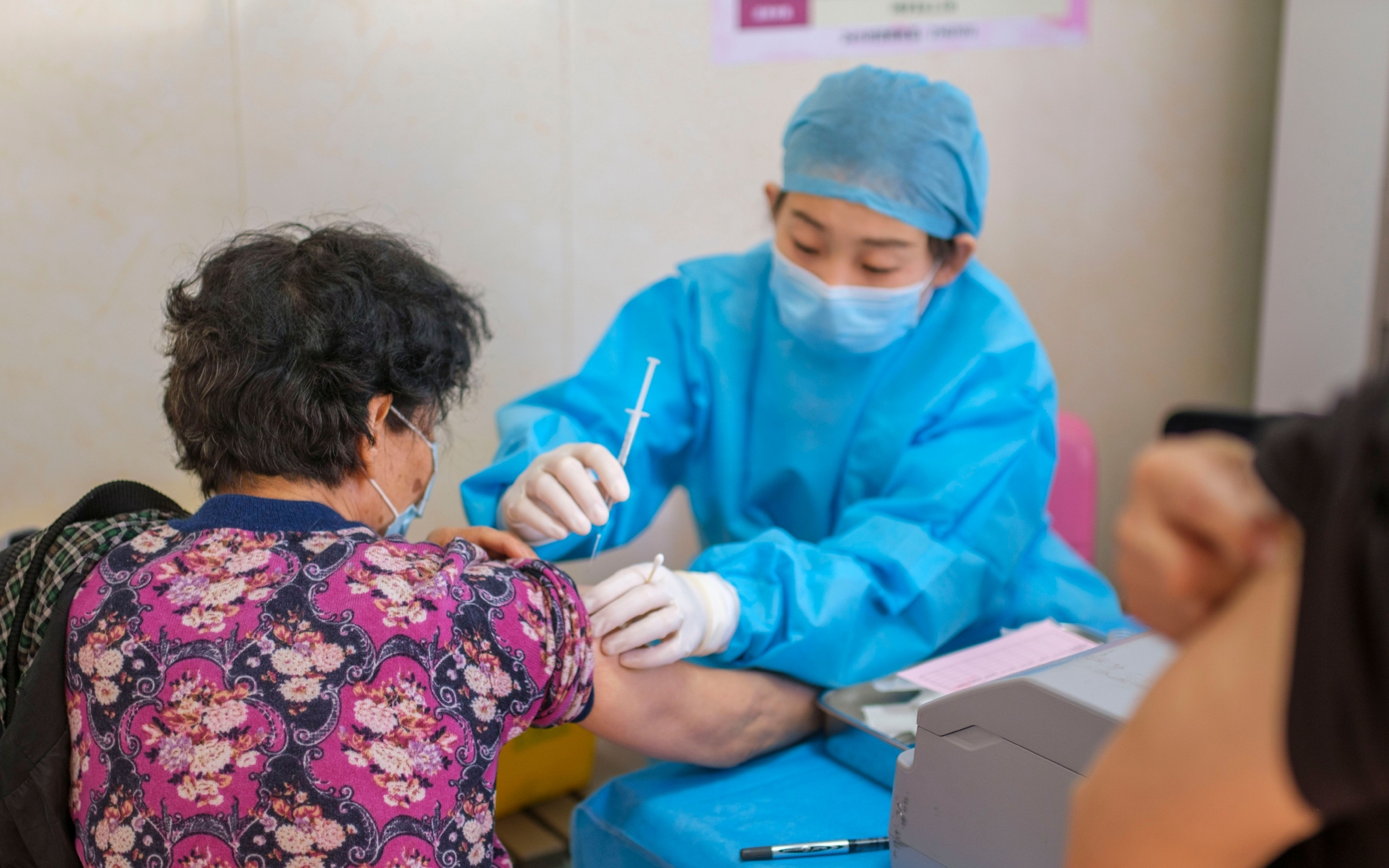 新闻8点见丨普通人也能太空旅行 首个全平民乘组抵达国际空间站休闲区蓝鸢梦想 - Www.slyday.coM 新闻8点见丨普通人也能太空旅行 首个全平民乘组抵达国际空间站休闲区蓝鸢梦想 - Www.slyday.coM