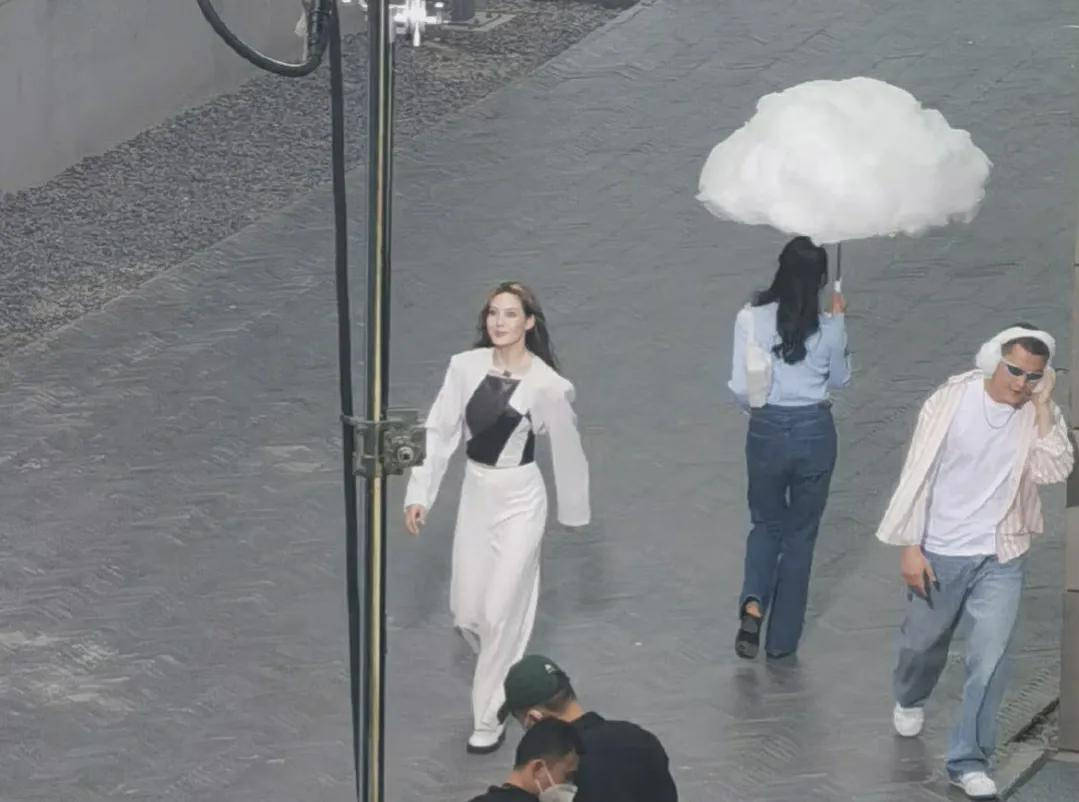 路人拍的谷爱凌,美谈不上但19岁就这么优秀,阳光自信很正能量!休闲区蓝鸢梦想 - Www.slyday.coM 路人拍的谷爱凌,美谈不上但19岁就这么优秀,阳光自信很正能量!休闲区蓝鸢梦想 - Www.slyday.coM