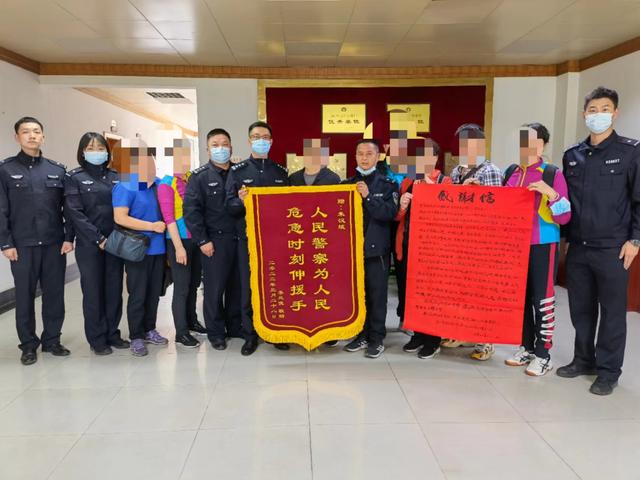 女子突发疾病被交警拦车送医后脱险,其家人制作锦旗、感谢信到警队致谢休闲区蓝鸢梦想 - Www.slyday.coM 女子突发疾病被交警拦车送医后脱险,其家人制作锦旗、感谢信到警队致谢休闲区蓝鸢梦想 - Www.slyday.coM