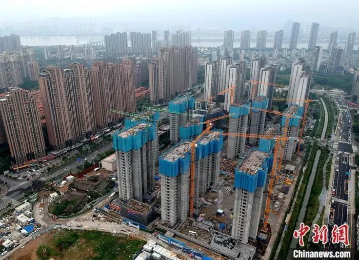 资料图：正在建设的住宅区。（无人机拍摄） 中新社记者 吕明 摄