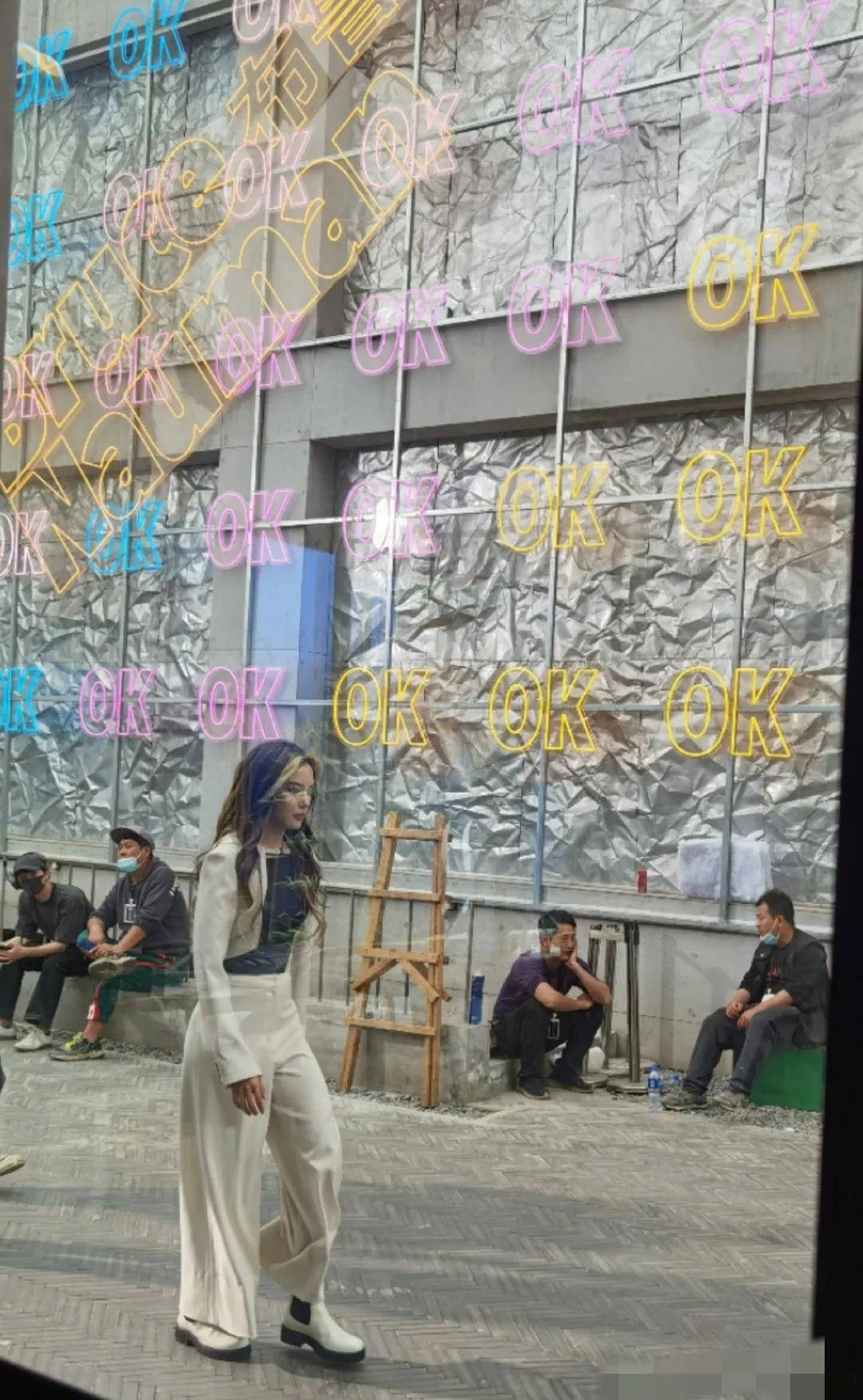 路人拍的谷爱凌,美谈不上但19岁就这么优秀,阳光自信很正能量!休闲区蓝鸢梦想 - Www.slyday.coM 路人拍的谷爱凌,美谈不上但19岁就这么优秀,阳光自信很正能量!休闲区蓝鸢梦想 - Www.slyday.coM