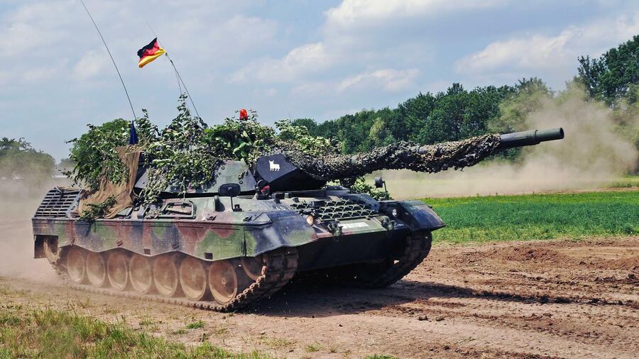 德国“豹1”型(Leopard I)主战坦克,图自《商报》