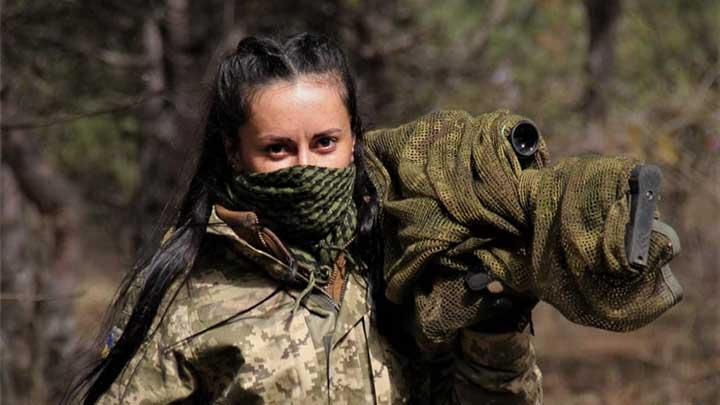 乌克兰女狙击手发誓与俄罗斯军队战斗到底