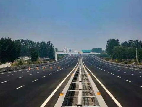 高速公路限速不再是120，车主注意，开太慢也要扣分