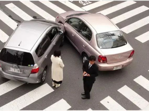 性价比最低的几种车险，车主花钱不少，车坏了可能还不赔