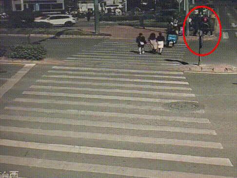 谁弱谁有理?岳阳一电动车闯红灯被撞,交警:你负全责休闲区蓝鸢梦想 - Www.slyday.coM 谁弱谁有理?岳阳一电动车闯红灯被撞,交警:你负全责休闲区蓝鸢梦想 - Www.slyday.coM