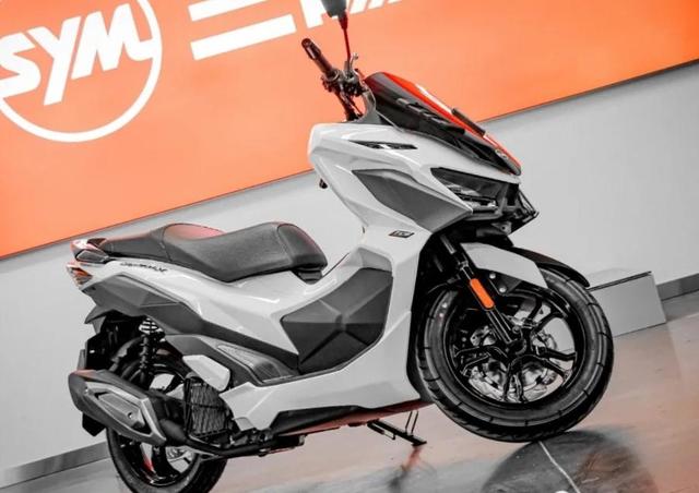 三阳fnx150水冷踏板车,光阳水冷150踏板摩托车 售价188万三阳巡航踏板jet150x水冷电喷标配tcsabs