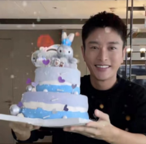 真复合了?贾乃亮炫耀生日蛋糕,“星黛露”蛋糕被疑为李小璐所送休闲区蓝鸢梦想 - Www.slyday.coM 真复合了?贾乃亮炫耀生日蛋糕,“星黛露”蛋糕被疑为李小璐所送休闲区蓝鸢梦想 - Www.slyday.coM