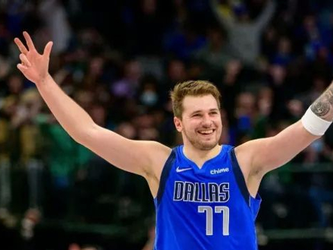 布克和约基奇的赛季数据对比揭示MVP级表现背后的秘密