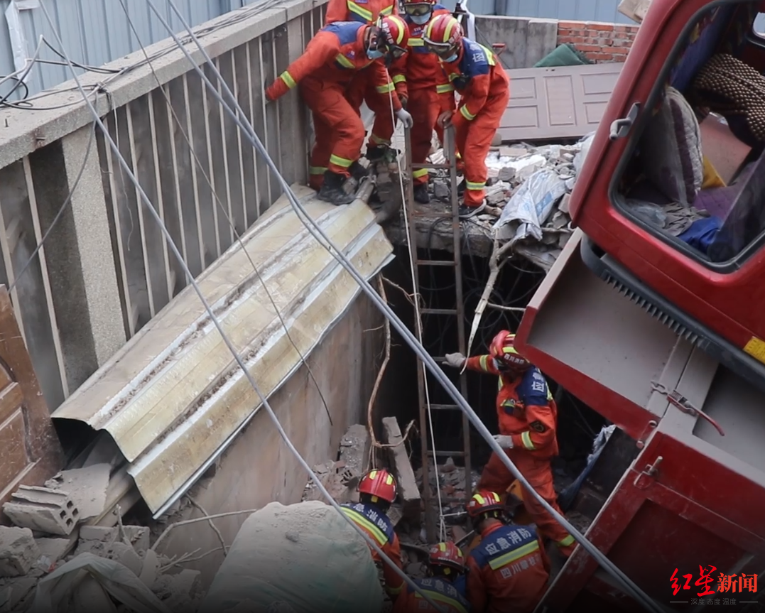 男子指挥货车倒车被埋废墟,消防员手刨砂石1个多小时救出休闲区蓝鸢梦想 - Www.slyday.coM 男子指挥货车倒车被埋废墟,消防员手刨砂石1个多小时救出休闲区蓝鸢梦想 - Www.slyday.coM