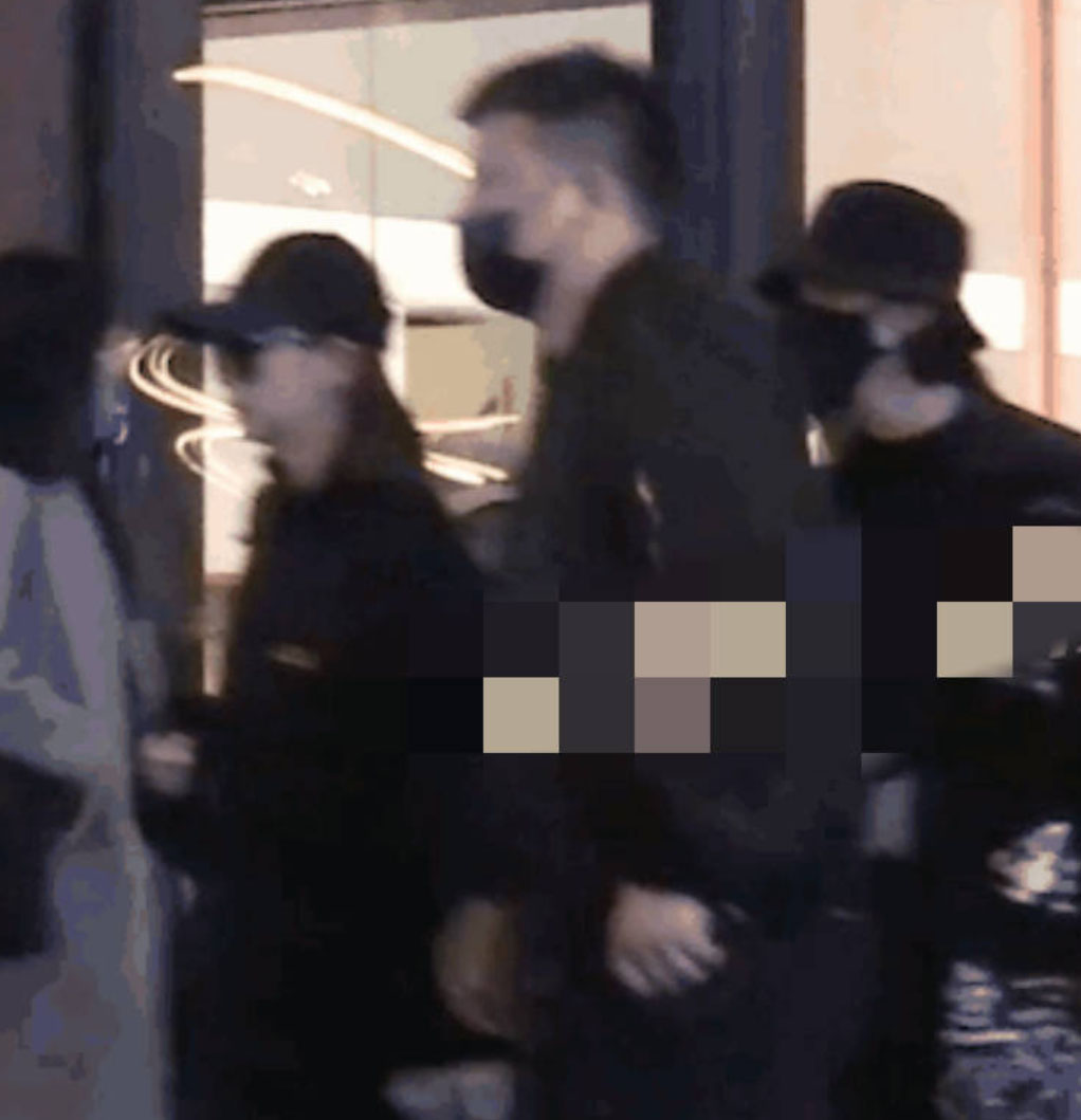 真怀二胎了?戚薇深夜直播结束,李承铉携女儿接妈妈下班,为老婆保驾护航休闲区蓝鸢梦想 - Www.slyday.coM 真怀二胎了?戚薇深夜直播结束,李承铉携女儿接妈妈下班,为老婆保驾护航休闲区蓝鸢梦想 - Www.slyday.coM