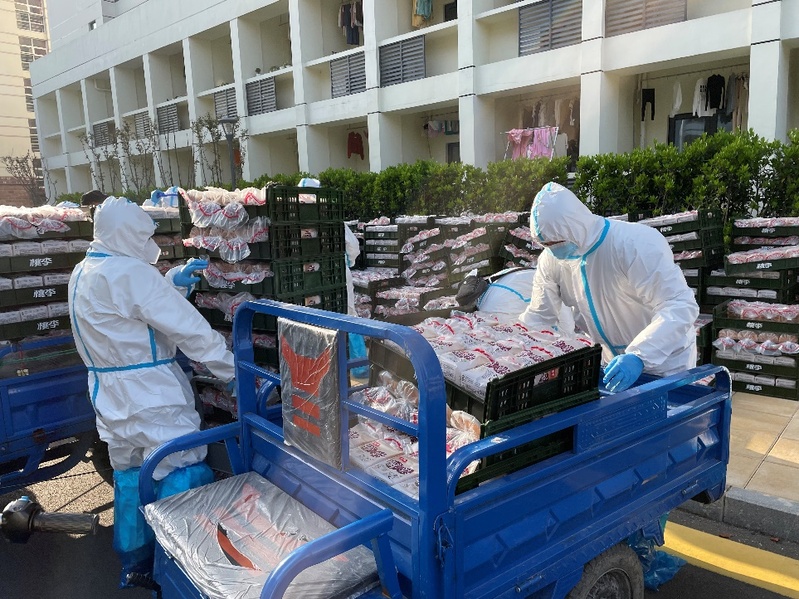 不脱大白服讲授网课,宿舍门房外在线教学,还有必须丝巾妆容出镜,老师们蛮拼休闲区蓝鸢梦想 - Www.slyday.coM 不脱大白服讲授网课,宿舍门房外在线教学,还有必须丝巾妆容出镜,老师们蛮拼休闲区蓝鸢梦想 - Www.slyday.coM