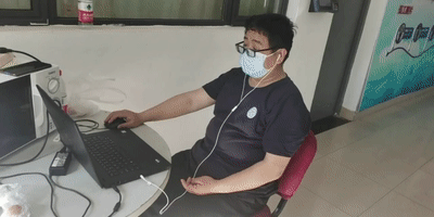 不脱大白服讲授网课,宿舍门房外在线教学,还有必须丝巾妆容出镜,老师们蛮拼休闲区蓝鸢梦想 - Www.slyday.coM 不脱大白服讲授网课,宿舍门房外在线教学,还有必须丝巾妆容出镜,老师们蛮拼休闲区蓝鸢梦想 - Www.slyday.coM