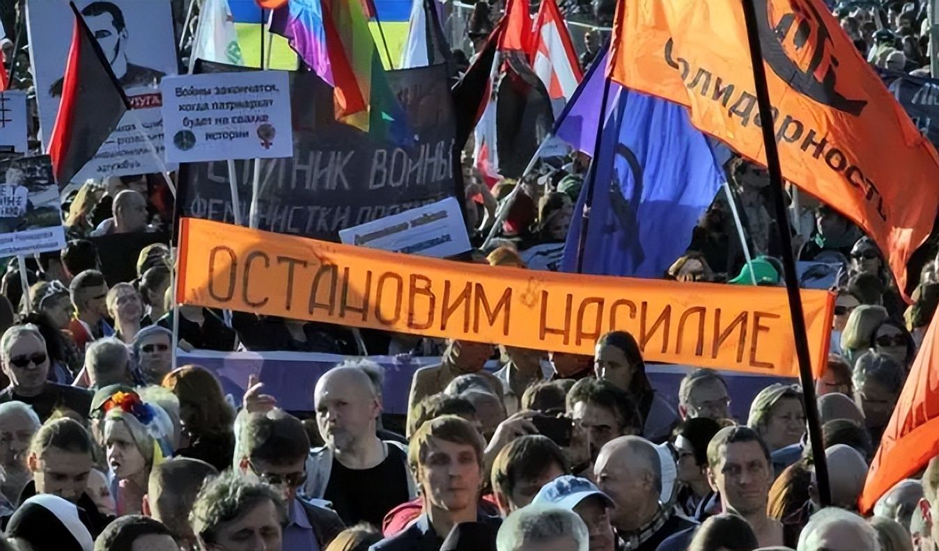 乌克兰亲欧盟示威运动纪念日：民众走上街头悼念逝去生命_手机新浪网