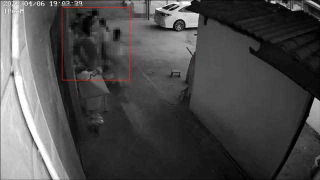 男子提着汽油,带着刀闯前女友家,只因“心魔”作祟休闲区蓝鸢梦想 - Www.slyday.coM 男子提着汽油,带着刀闯前女友家,只因“心魔”作祟休闲区蓝鸢梦想 - Www.slyday.coM