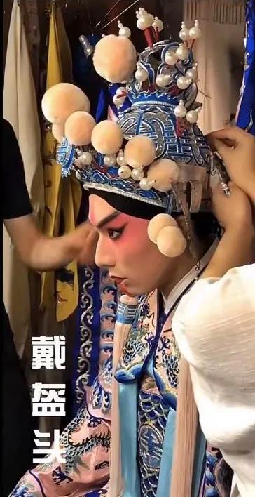 把《霸王别姬》唱上热搜的95后找到了!网友:活该他火休闲区蓝鸢梦想 - Www.slyday.coM 把《霸王别姬》唱上热搜的95后找到了!网友:活该他火休闲区蓝鸢梦想 - Www.slyday.coM