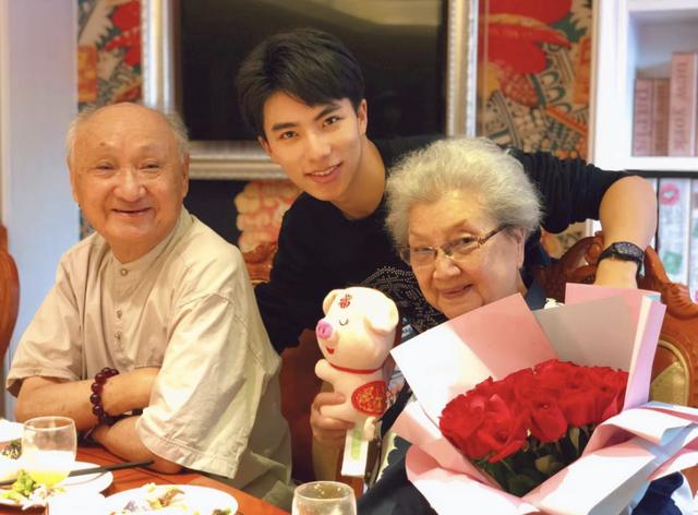 把《霸王别姬》唱上热搜的95后找到了!网友:活该他火休闲区蓝鸢梦想 - Www.slyday.coM 把《霸王别姬》唱上热搜的95后找到了!网友:活该他火休闲区蓝鸢梦想 - Www.slyday.coM