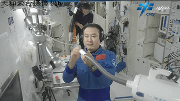 欢迎回家!三声“感觉良好”听到泪目...现场有小动物围观,第一顿饭有面条、馒头、醋溜土豆丝休闲区蓝鸢梦想 - Www.slyday.coM 欢迎回家!三声“感觉良好”听到泪目...现场有小动物围观,第一顿饭有面条、馒头、醋溜土豆丝休闲区蓝鸢梦想 - Www.slyday.coM