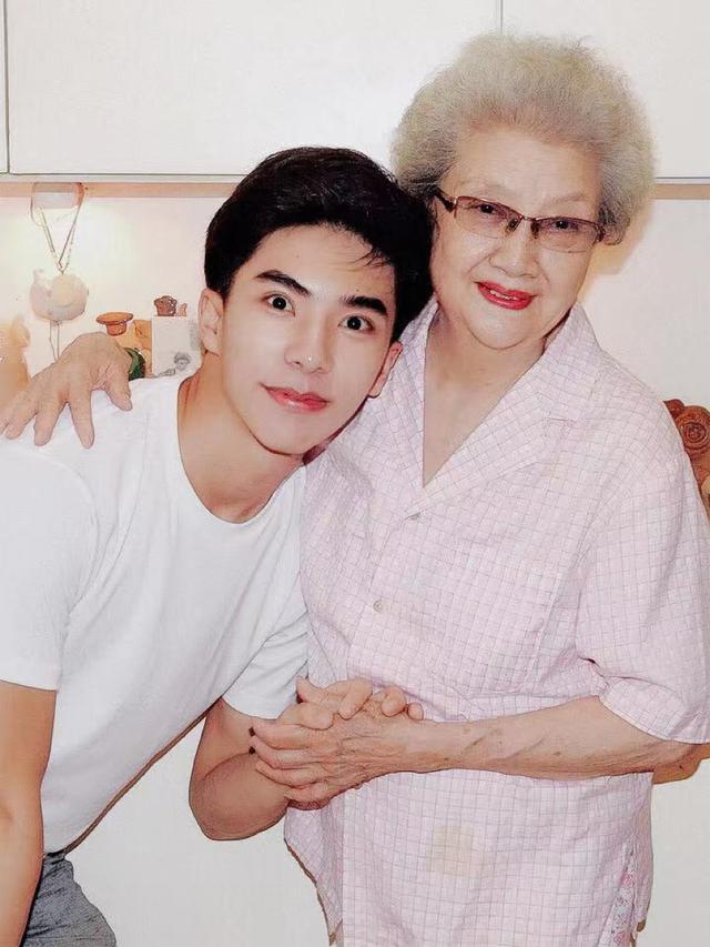 把《霸王别姬》唱上热搜的95后找到了!网友:活该他火休闲区蓝鸢梦想 - Www.slyday.coM 把《霸王别姬》唱上热搜的95后找到了!网友:活该他火休闲区蓝鸢梦想 - Www.slyday.coM