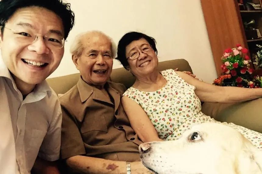 黄循财与父母 图源:黄循财Facebook账号